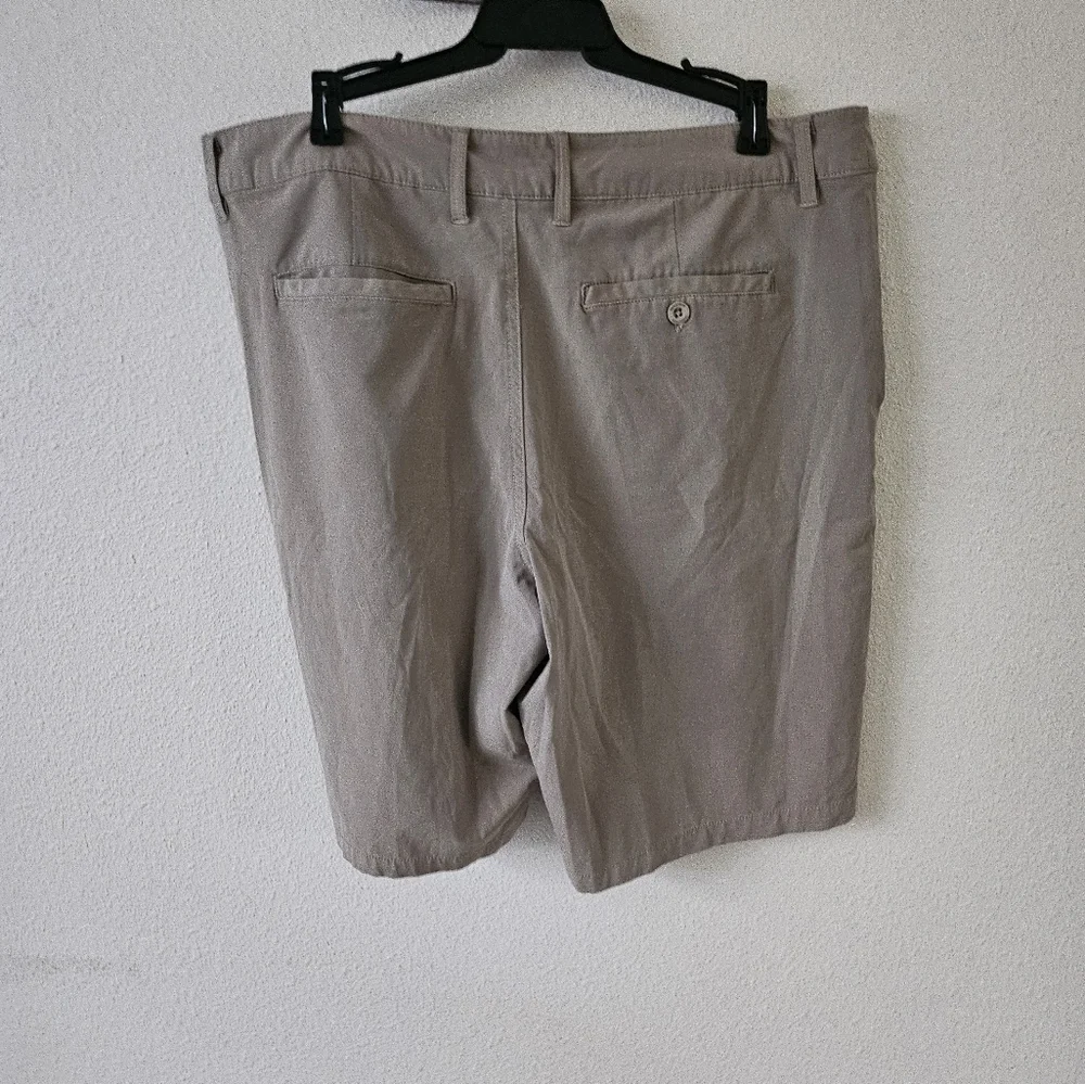 Swiss Tech Men's Active Wear Short Pants Size 36.